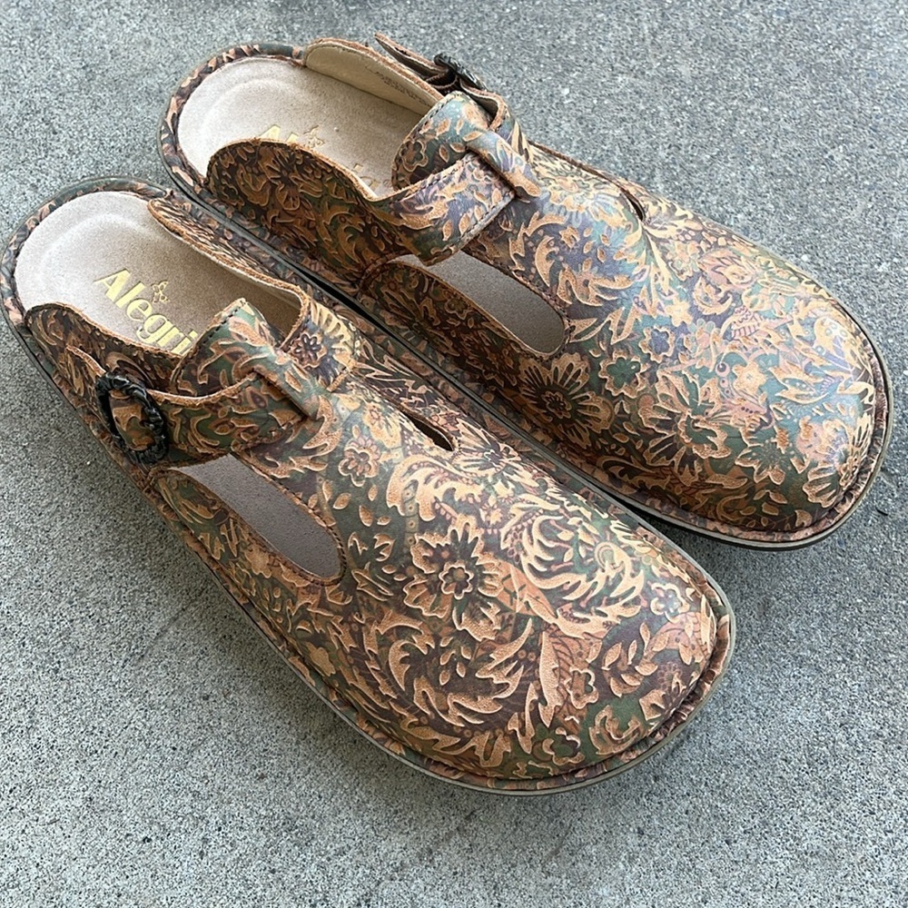 ALEGRIA Classic Tooled Leather Clogs Size 42
